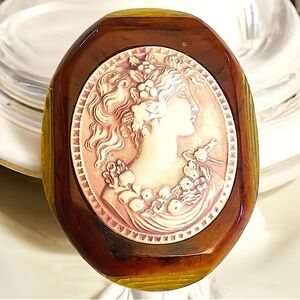 APPLEJUICE BAKELITE & CELLULOID ART NOUVEAU STYLE CAMEO PIN